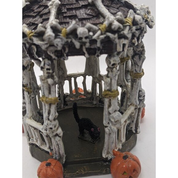 Lemax Spooky Town Skeleton Gazebo 73609 Halloween Village Retired 2007 with Box - Picture 4 of 8